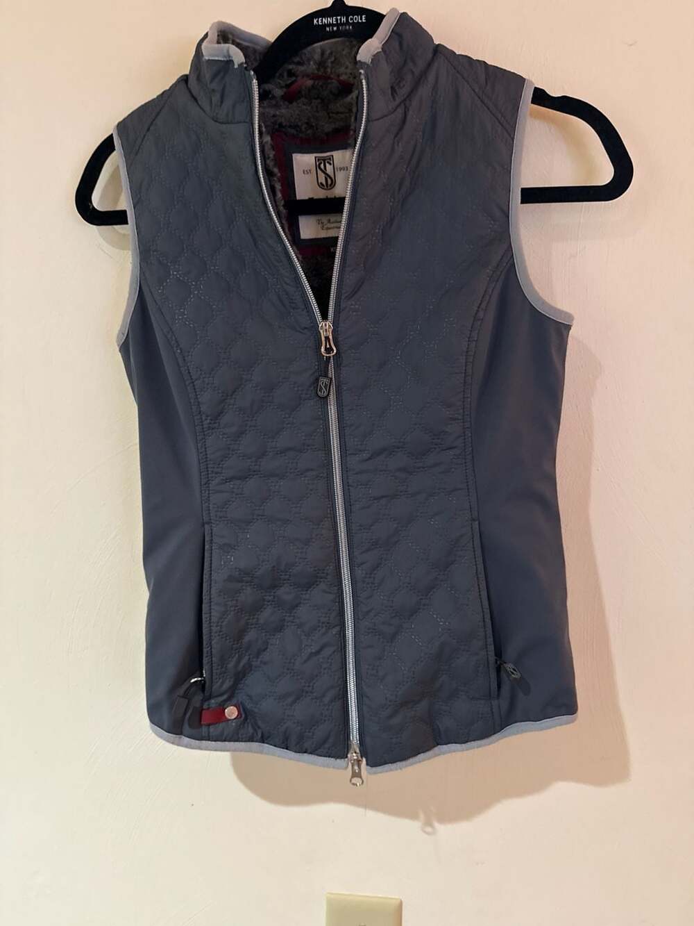Tredstep Ireland Athena Equestrian Vest XS Blue Faux Fur Quilted Riding Gilet